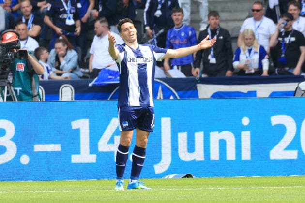 DEU, DFL, 2. FBL, Hertha BSC vs. Greuther Fuerth, 10.05.2026, Berliner Olympiastadion, Berlin, DEU, DFL, 2. FBL, Hertha BSC vs. Greuther Fuerth, im Bild rote Karte fuer Josip Brekalo (Hertha BSC Berlin 7) DFL - regulations prohibit any use of Photographs as image sequences and or quasi-video