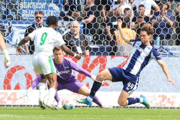 DEU, DFL, 2. FBL, Hertha BSC vs. Greuther Fuerth, 10.05.2026, Berliner Olympiastadion, Berlin, DEU, DFL, 2. FBL, Hertha BSC vs. Greuther Fuerth, im Bild Tjark Ernst (Hertha BSC Berlin 1), Linus Gechter (Hertha BSC Berlin 44), Noel Futkeu (Greuther Fuerth 9) DFL - regulations prohibit any use of Photographs as image sequences and or quasi-video