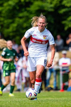 2. Frauen-Bundesliga: VfB Stuttgart vs. Vfl Wolfsburg II; 10.05.2026 Stuttgart, GERMANY - 10. Mai 2026: Maximiliane Rall (VfB Stuttgart, 8) beim Spielau während dem Match zwischen dem VfB Stuttgart und dem Vfl Wolfsburg II am 25. Spieltag der 2. Frauen-Bundesliga auf dem Sportgelände des PSV Stuttgart. Copyright: xBEAUTIFULxSPORTS Steinx