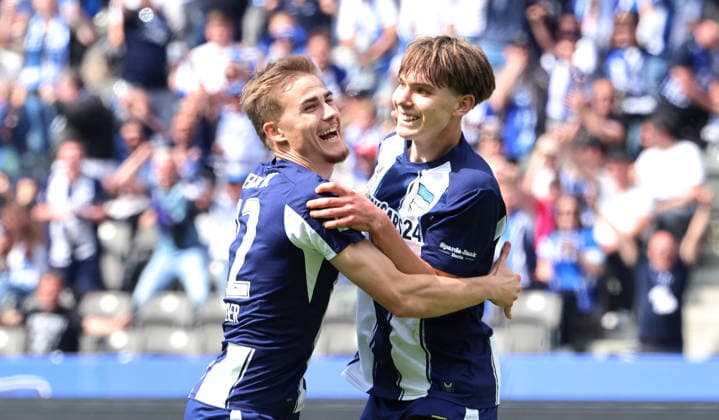 Kennet Eichhorn jubelt nach Tor zum 1:0 mit Marten Winkler Freude Emotion Jubel Fußball Fussball DFL 2.Bundesliga Herren 33.Spieltag Saison 2025 2026 10.05.2026 Hertha BSC Berlin vs. SpVgg Greuther Fürth DFL regulations prohibit any use of photographs as image sequences and or quasi-video
