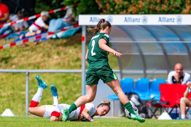 2. Frauen-Bundesliga: VfB Stuttgart vs. Vfl Wolfsburg II; 10.05.2026 Stuttgart, GERMANY - 10. Mai 2026: JoÃ«lle Tabea Steiner (VfL Wolfsburg II, 3) beim Foul gegen Jana Beuschlein (VfB Stuttgart, 20) während dem Match zwischen dem VfB Stuttgart und dem Vfl Wolfsburg II am 25. Spieltag der 2. Frauen-Bundesliga auf dem Sportgelände des PSV Stuttgart. Copyright: xBEAUTIFULxSPORTS Steinx