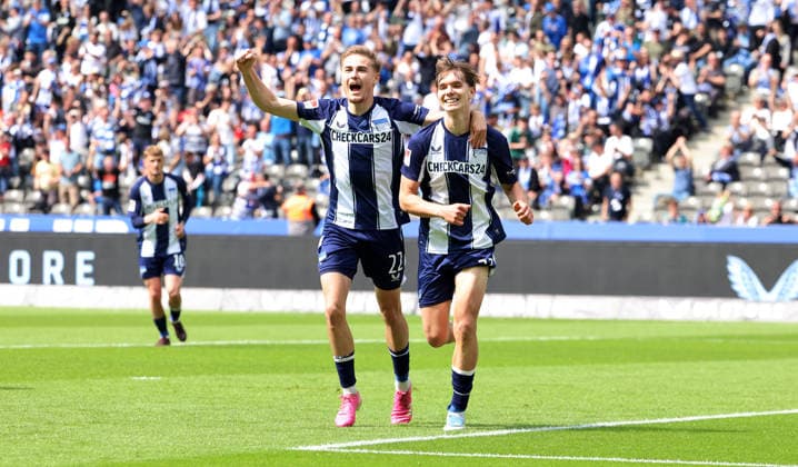 Kennet Eichhorn jubelt nach Tor zum 1:0 mit Marten Winkler Freude Emotion Jubel Fußball Fussball DFL 2.Bundesliga Herren 33.Spieltag Saison 2025 2026 10.05.2026 Hertha BSC Berlin vs. SpVgg Greuther Fürth DFL regulations prohibit any use of photographs as image sequences and or quasi-video