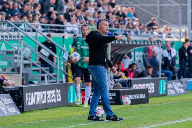 Münster, Deutschland 10. Mai 2026: 2. BL - 2025 2026 - Sp. 33 - SC Preußen Münster gegen SV Darmstadt 98 Im Bild: Trainer Alois Schwartz (PRM) gestikuliert auf dem Spielfeld. DFL DFB regulations prohibit any use of photographs as image sequences and or quasi-video LVM Preussenstadion Nordrhein Westfalen *** Münster, Germany 10 May 2026 2 BL 2025 2026 Sp 33 SC Preußen Münster vs SV Darmstadt 98 In picture coach Alois Schwartz PRM gesticulating on the pitch DFL DFB regulations prohibit any use of photographs as image sequences and or quasi video LVM Preussenstadion Nordrhein Westfalen Copyright: xFotostandx xKruczynskix