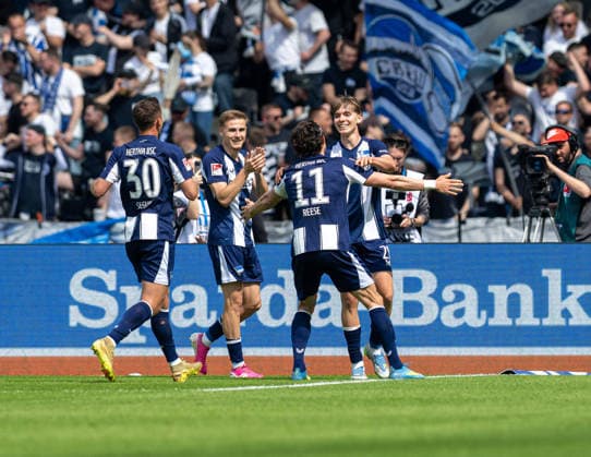 Fussball, Herren, Saison 2025 2026, 2. Bundesliga (33. Spieltag), Hertha BSC - SpVgg Greuther Fürth, v.l. Paul Seguin (Hertha BSC), Marten Winkler (Hertha BSC), Fabian Reese (Hertha BSC), Kennet Eichhorn (Hertha BSC), Jubel nach Tor zum 1:0, 10.05. 2026,