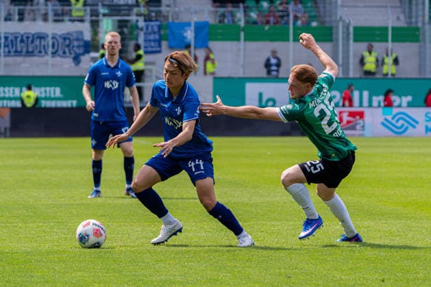 Münster, Deutschland 10. Mai 2026: 2. BL - 2025 2026 - Sp. 33 - SC Preußen Münster gegen SV Darmstadt 98 Im Bild: v. li. im Zweikampf Yosuke Furukawa (Darmstadt) und Luca Bolay (PRM) DFL DFB regulations prohibit any use of photographs as image sequences and or quasi-video LVM Preussenstadion Nordrhein Westfalen