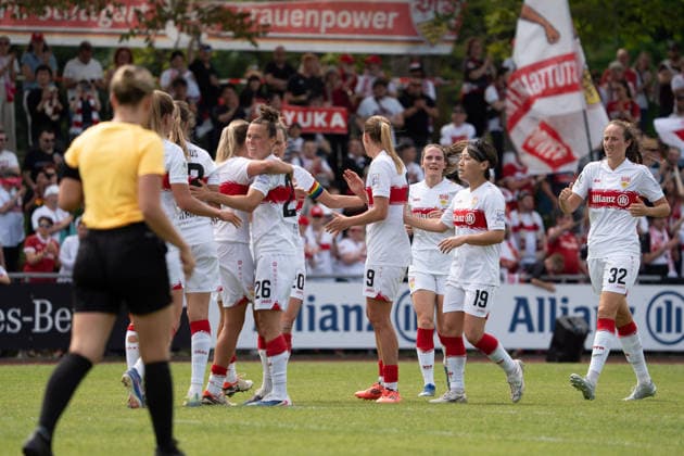 Nicole Billa (VFB Stuttgart Frauen, 26) jubelt mit Julia Glaser (VFB Stuttgart Frauen, 09) und Fabienne Dongus (VFB Stuttgart Frauen, 33), Reena Wichmann (VFB Stuttgart Frauen, 28), Yuka Hirano (VFB Stuttgart Frauen, 19), GER, VfB Stuttgart Frauen vs. VfL Wolfsburg II, Fussball, 2. Frauen-Bundesliga, 25. Spieltag, Spielzeit 2025 2026, 10.085.2026, GER, VfB Stuttgart Frauen vs. VfL Wolfsburg II, Fussball, 2. Frauen-Bundesliga, 25. Spieltag, Spielzeit 2025 2026, 10.085.2026, Stuttgart Copyright: xEibner-Pressefoto EdwardxCheungx EP_ECG