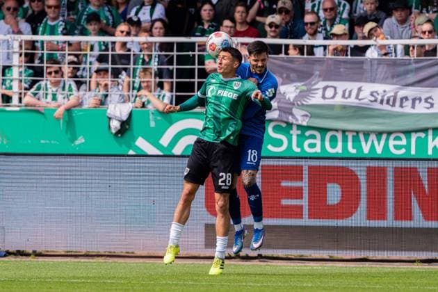 Münster, Deutschland 10. Mai 2026: 2. BL - 2025 2026 - Sp. 33 - SC Preußen Münster gegen SV Darmstadt 98 Im Bild: v. li. im Zweikampf Marco Meyerhoefer (PRM) und Raoul Petretta (Darmstadt) DFL DFB regulations prohibit any use of photographs as image sequences and or quasi-video LVM Preussenstadion Nordrhein Westfalen