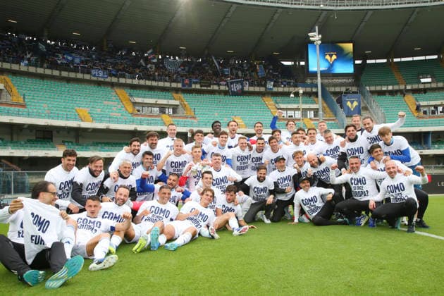 Como™s celebration in the end during the Serie A soccer match between Hellas Verona and Como at the Bentegodi Stadium in Verona, north west Italy - Sunday , May 10 , 2026. - Soccer .  Copyright: xPaolaxGarbuio Lapressex