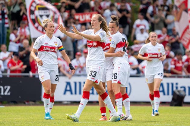 Nicole Billa (VFB Stuttgart Frauen, 26) jubelt mit Julia Glaser (VFB Stuttgart Frauen, 09) und Fabienne Dongus (VFB Stuttgart Frauen, 33), GER, VfB Stuttgart Frauen vs. VfL Wolfsburg II, Fussball, 2. Frauen-Bundesliga, 25. Spieltag, Spielzeit 2025 2026, 10.085.2026, GER, VfB Stuttgart Frauen vs. VfL Wolfsburg II, Fussball, 2. Frauen-Bundesliga, 25. Spieltag, Spielzeit 2025 2026, 10.085.2026, Stuttgart Copyright: xEibner-Pressefoto EdwardxCheungx EP_ECG