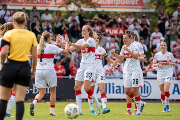 Nicole Billa (VFB Stuttgart Frauen, 26) jubelt mit Julia Glaser (VFB Stuttgart Frauen, 09) und Fabienne Dongus (VFB Stuttgart Frauen, 33), Reena Wichmann (VFB Stuttgart Frauen, 28), GER, VfB Stuttgart Frauen vs. VfL Wolfsburg II, Fussball, 2. Frauen-Bundesliga, 25. Spieltag, Spielzeit 2025 2026, 10.085.2026, GER, VfB Stuttgart Frauen vs. VfL Wolfsburg II, Fussball, 2. Frauen-Bundesliga, 25. Spieltag, Spielzeit 2025 2026, 10.085.2026, Stuttgart Copyright: xEibner-Pressefoto EdwardxCheungx EP_ECG
