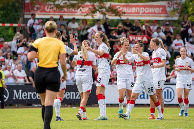 Nicole Billa (VFB Stuttgart Frauen, 26) jubelt mit Julia Glaser (VFB Stuttgart Frauen, 09) und Fabienne Dongus (VFB Stuttgart Frauen, 33), Reena Wichmann (VFB Stuttgart Frauen, 28), GER, VfB Stuttgart Frauen vs. VfL Wolfsburg II, Fussball, 2. Frauen-Bundesliga, 25. Spieltag, Spielzeit 2025 2026, 10.085.2026, GER, VfB Stuttgart Frauen vs. VfL Wolfsburg II, Fussball, 2. Frauen-Bundesliga, 25. Spieltag, Spielzeit 2025 2026, 10.085.2026, Stuttgart Copyright: xEibner-Pressefoto EdwardxCheungx EP_ECG