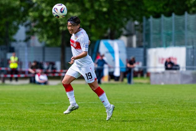 2. Frauen-Bundesliga: VfB Stuttgart vs. Vfl Wolfsburg II; 10.05.2026 Stuttgart, GERMANY - 10. Mai 2026: Yuka Hirano (VfB Stuttgart, 19) beim Kopfball während dem Match zwischen dem VfB Stuttgart und dem Vfl Wolfsburg II am 25. Spieltag der 2. Frauen-Bundesliga auf dem Sportgelände des PSV Stuttgart. Copyright: xBEAUTIFULxSPORTS Steinx