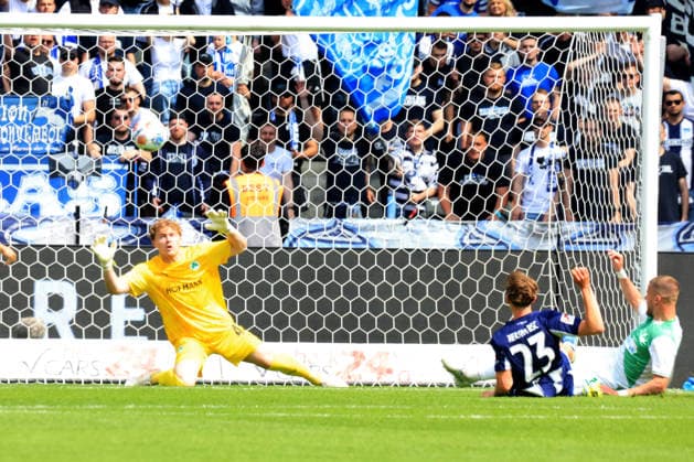 DEU, DFL, 2. FBL, Hertha BSC vs. Greuther Fuerth, 10.05.2026, Berliner Olympiastadion, Berlin, DEU, DFL, 2. FBL, Hertha BSC vs. Greuther Fuerth, im Bild 1:0 durch Kennet Eichhorn (Hertha BSC Berlin 23), Silas Pruefrock (Greuther Fuerth 43), Jannik Jan Elvedi (Greuther Fuerth 15) DFL - regulations prohibit any use of Photographs as image sequences and or quasi-video