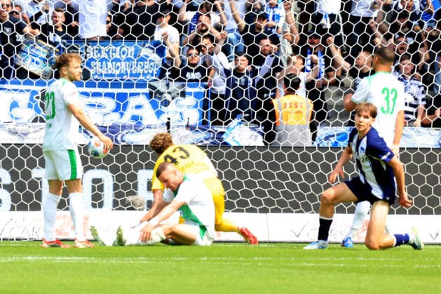 DEU, DFL, 2. FBL, Hertha BSC vs. Greuther Fuerth, 10.05.2026, Berliner Olympiastadion, Berlin, DEU, DFL, 2. FBL, Hertha BSC vs. Greuther Fuerth, im Bild 1:0 durch Kennet Eichhorn (Hertha BSC Berlin 23), Silas Pruefrock (Greuther Fuerth 43), Jannik Dehm (Greuther Fuerth 23), Jan Elvedi (Greuther Fuerth 15) DFL - regulations prohibit any use of Photographs as image sequences and or quasi-video