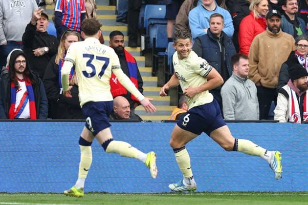 James Tarkowski of Everton celebrates after scoring a goal (0-1) Crystal Palace v Everton, Premier League, Football, Selhurst Park, London , UK - 10 May 2026London Selhurst Park United Kingdom EDITORIAL USE ONLY No use with unauthorised audio, video, data, fixture lists, club league logos or live services. Online in-match use limited to 120 images, no video emulation. No use in betting, games or single club league player publications. Copyright: xSimonxDael Shutterstockx 16868420k