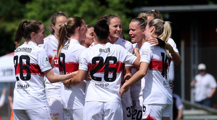 10.05.2026, Deutschland, Stuttgart, Fußball Frauen 2. Bundesliga, VfB Stuttgart vs. VfL Wolfsburg II, Jubel über das Tor zum 1:0, Torschützin Fabienne Dongus (VfB, Mitte, Nr.33)