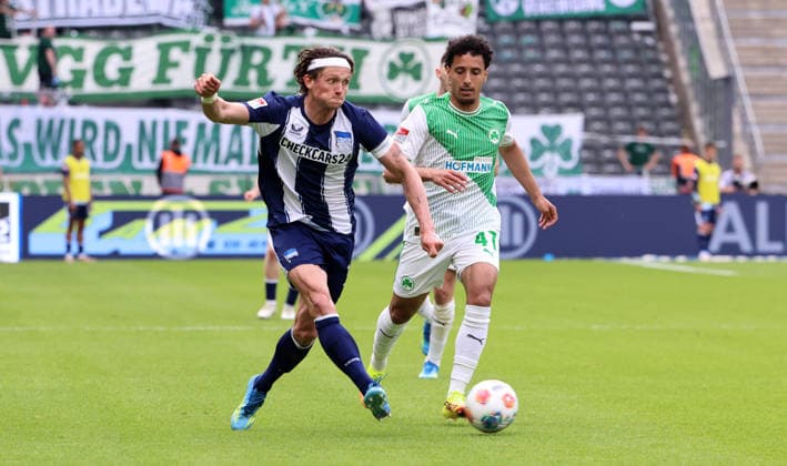 Fabian Reese am Ball, Sayfallah Ltaief Zweikampf Spielszene Aktion Fußball Fussball DFL 2.Bundesliga Herren 33.Spieltag Saison 2025 2026 10.05.2026 Hertha BSC Berlin vs. SpVgg Greuther Fürth DFL regulations prohibit any use of photographs as image sequences and or quasi-video