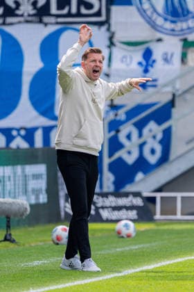 Münster, Deutschland 10. Mai 2026: 2. BL - 2025 2026 - Sp. 33 - SC Preußen Münster gegen SV Darmstadt 98 Im Bild: Trainer Florian Kohfeldt (Darmstadt) gestikuliert auf dem Spielfeld. DFL DFB regulations prohibit any use of photographs as image sequences and or quasi-video LVM Preussenstadion Nordrhein Westfalen
