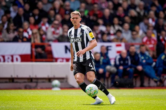 Premier League: Nottingham Forest v Newcastle Untied Sven Botman of Newcastle United passes the ball during the Premier League match Nottingham Forest vs Newcastle Untied at City Ground, Nottingham, United Kingdom on 10 May 2026 (Photo by Maynard Manyowa News Images) Nottingham City Ground Nottinghamshire United Kingdom Copyright: xMaynardxManyowa NewsxImagesx