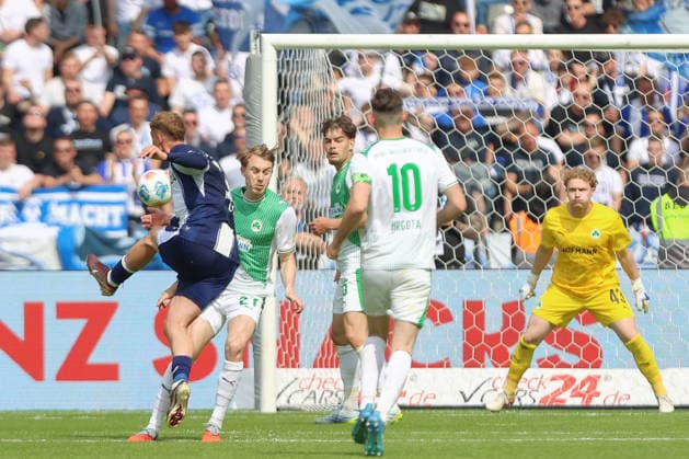 10.05.2025, xtgx, Fussball 2. Bundesliga, Hertha BSC Berlin - SpVgg Greuther Fürth emspor, v.l. Michael Cuisance (Hertha, 10) schiesst Tor, schießt, Torschuetze, erzielt Tor, Treffer, scores the goal 2:0 (DFL DFB REGULATIONS PROHIBIT ANY USE OF PHOTOGRAPHS as IMAGE SEQUENCES and or QUASI-VIDEO) Berlin