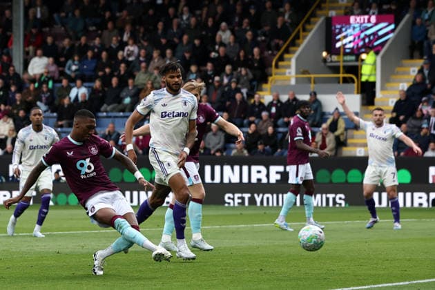 10th May 2026; Turf Moor, Burnley, Lancashire, England; Premier League Football, Burnley versus Aston Villa; Jaidon Anthony of Burnley beats Aston Villa goalkeeper Emiliano Mart& xcc;nez to score for 1-0 after 9 minutes DavidxBlunsden