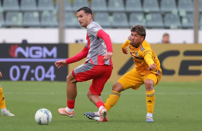Cremonese s Federico Bonazzoli in action during the Serie A soccer match between Cremonese and Bologna at the Giovanni Zini Stadium in Cremona Italy - Sunday, 10 May 2026. - Soccer .  Copyright: xAlbertoxMariani LaPressex