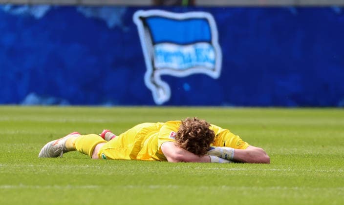 Torwart Silas Prüfrock enttäuscht nach Spielende Enttäuschung Fußball Fussball DFL 2.Bundesliga Herren 33.Spieltag Saison 2025 2026 10.05.2026 Hertha BSC Berlin vs. SpVgg Greuther Fürth DFL regulations prohibit any use of photographs as image sequences and or quasi-video