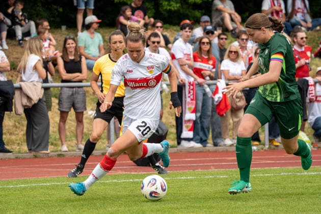 Zweikampf Jana Beuschlein (VFB Stuttgart Frauen, 20), Maria Jonietz (VfL Wolfsburg II Frauen, 05), GER, VfB Stuttgart Frauen vs. VfL Wolfsburg II, Fussball, 2. Frauen-Bundesliga, 25. Spieltag, Spielzeit 2025 2026, 10.085.2026, GER, VfB Stuttgart Frauen vs. VfL Wolfsburg II, Fussball, 2. Frauen-Bundesliga, 25. Spieltag, Spielzeit 2025 2026, 10.085.2026, Stuttgart Copyright: xEibner-Pressefoto EdwardxCheungx EP_ECG
