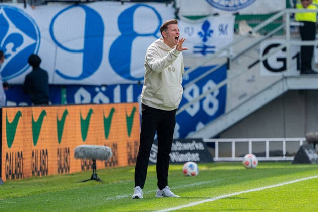 Münster, Deutschland 10. Mai 2026: 2. BL - 2025 2026 - Sp. 33 - SC Preußen Münster gegen SV Darmstadt 98 Im Bild: Trainer Florian Kohfeldt (Darmstadt) gestikuliert auf dem Spielfeld. DFL DFB regulations prohibit any use of photographs as image sequences and or quasi-video LVM Preussenstadion Nordrhein Westfalen