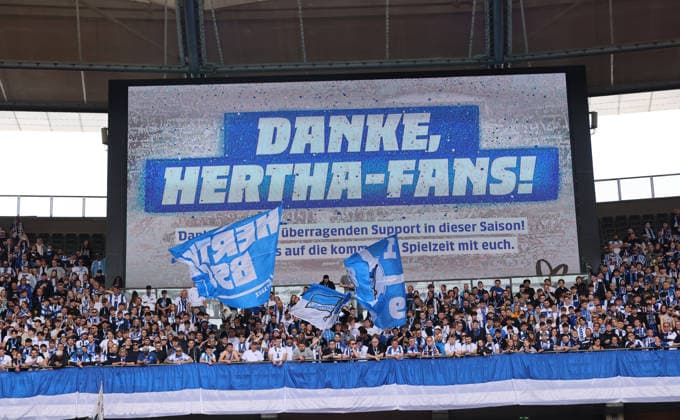 Anzeigetafel mit Danke an die Hertha Fans Fußball Fussball DFL 2.Bundesliga Herren 33.Spieltag Saison 2025 2026 10.05.2026 Hertha BSC Berlin vs. SpVgg Greuther Fürth DFL regulations prohibit any use of photographs as image sequences and or quasi-video