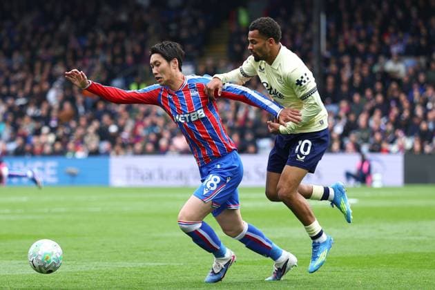 Daichi Kamada of Crystal Palace under pressure from Iliman Ndiaye of Everton Crystal Palace v Everton, Premier League, Football, Selhurst Park, London , UK - 10 May 2026London Selhurst Park United Kingdom EDITORIAL USE ONLY No use with unauthorised audio, video, data, fixture lists, club league logos or live services. Online in-match use limited to 120 images, no video emulation. No use in betting, games or single club league player publications. Copyright: xSimonxDael Shutterstockx 16868420ai