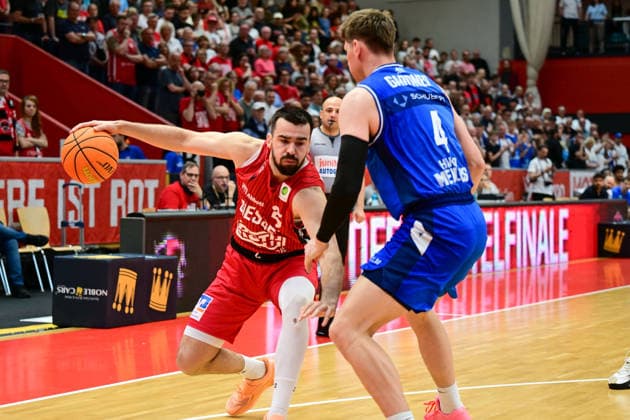 Viktor Kovacevic, Brock Gardner 2.Bundesliga Pro A, Play Off Spiel 2, viertel Finale, 46ers, Basketball, Basketball Saison 2025 2026, BBL, Deutschland, Gießen 46ers Hakro Merlins Crailsheim, Gießen in rot, Herren, Crailsheim in blau