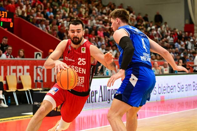 Viktor Kovacevic, Brock Gardner 2.Bundesliga Pro A, Play Off Spiel 2, viertel Finale, 46ers, Basketball, Basketball Saison 2025 2026, BBL, Deutschland, Gießen 46ers Hakro Merlins Crailsheim, Gießen in rot, Herren, Crailsheim in blau