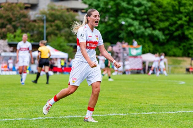 2. Frauen-Bundesliga: VfB Stuttgart vs. Vfl Wolfsburg II; 10.05.2026 Stuttgart, GERMANY - 10. Mai 2026: Dafina Redzepi (VfB Stuttgart, 7) beim Torjubel nach Ihrem 4:2 Tor während dem Match zwischen dem VfB Stuttgart und dem Vfl Wolfsburg II am 25. Spieltag der 2. Frauen-Bundesliga auf dem Sportgelände des PSV Stuttgart. Copyright: xBEAUTIFULxSPORTS Steinx
