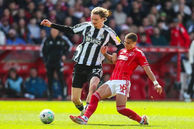Nottingham Forest v Newcastle United, Premier League Nick Woltemade Of Newcastle United battles with Nicolas Dominguez Of Nottingham Forest during the Nottingham Forest v Newcastle United Premier League match at the City Ground, West Bridgford, England on 10 May 2026 Credit: Lee Keuneke Every Second Media Editorial use only. All images are copyright Every Second Media Limited. No images may be reproduced without prior permission. All rights reserved. Premier League and Football League images are subject to licensing agreements with Football DataCo Limited. see https: www.football-dataco.com Copyright: xIMAGO EveryxSecondxMediax ESM-1980-0064 LeexKeunekex xEveryxSecondxMediax