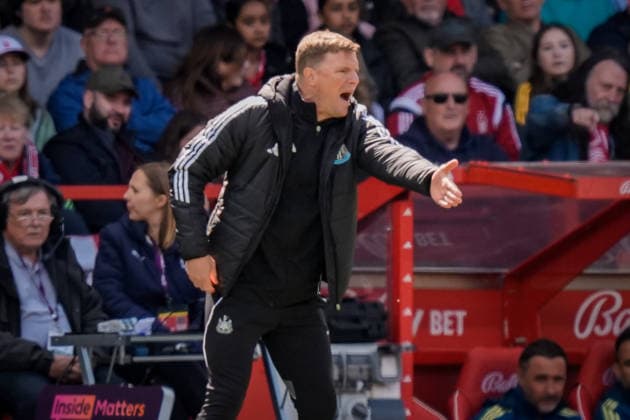Premier League: Nottingham Forest v Newcastle Untied Eddie Howe manager of Newcastle United gives his team instructions during the Premier League match Nottingham Forest vs Newcastle Untied at City Ground, Nottingham, United Kingdom on 10 May 2026 (Photo by Maynard Manyowa News Images) Nottingham City Ground Nottinghamshire United Kingdom Copyright: xMaynardxManyowa NewsxImagesx