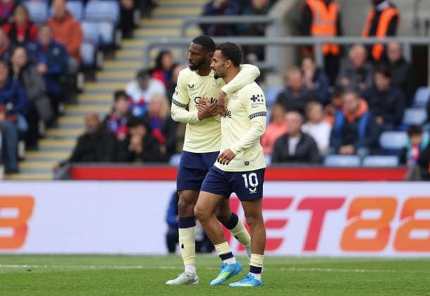 Premier League - Crystal Palace FC v Everton FC LONDON, ENGLAND, MAY 10: GOAL 2-1, Beto of Everton goal celebration with Iliman Ndiaye of Everton after scoring a goal to put Everton 2-1 ahead during the Premier League match between Crystal Palace FC v Everton FC at Selhurst Park Stadium, London, England, on May 10. (Photo by Daniel Weir) London Selhurst Park Stadium England Copyright: xDanielxWeir SportsxPressxPhotox Sportspressphoto_SPR143784