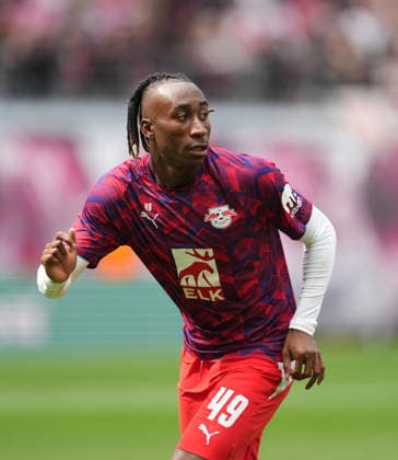 Yan Diomande (RB Leipzig) schaut waehrend des spiels der 1.Bundesliga zwischen RB Leipzig gegen St. Pauli, Red Bull Arena, Leipzig, Germany am 09. May 2026. (Foto von Thor Wegner DeFodi Images) +++ Yan Diomande (RB Leipzig) looks on during RB Leipzig and St. Pauli,1.Bundesliga, at Red Bull Arena, Leipzig, Germany on May 9, 2026. Thor Wegner DeFodi Images . (Photo by DeFodi Images) - *** Yan Diomande RB Leipzig looks on during Bundesliga 1 match between RB Leipzig and St Pauli, Red Bull Arena, Leipzig, Germany on May 09, 2026 Photo by Thor Wegner DeFodi Images Yan Diomande RB Leipzig looks on during RB Leipzig and St Pauli,1 Bundesliga, at Red Bull Arena, Leipzig, Germany on May 9, 2026 Thor Wegner DeFodi Images Photo by DeFodi Images