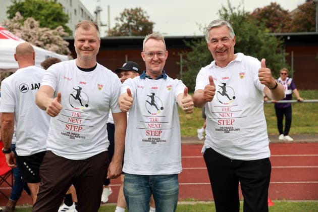 10.05.26 Frauen VfB Stuttgart - VfL Wofsburg II Deutschland, Stuttgart, 10.05.2026, Fussball, Frauen, 2. Bundesliga, Saison 2025 2026, VfB Stuttgart - VfL Wolfsburg II: v.l. Fabian Wohlgemuth (Vorstand VfB Stuttgart), Alexander Wehrle (Vorstand VfB Stuttgart), Dietmar Allgaier (Präsident VfB Stuttgart); Jubel Aufstieg.