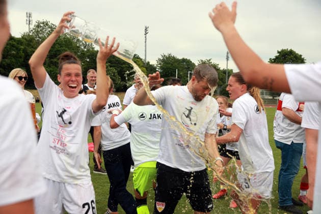 10.05.26 Frauen VfB Stuttgart - VfL Wofsburg II Deutschland, Stuttgart, 10.05.2026, Fussball, Frauen, 2. Bundesliga, Saison 2025 2026, VfB Stuttgart - VfL Wolfsburg II: Nico Schneck (Trainer VfB Stuttgart); Jubel Aufstieg.