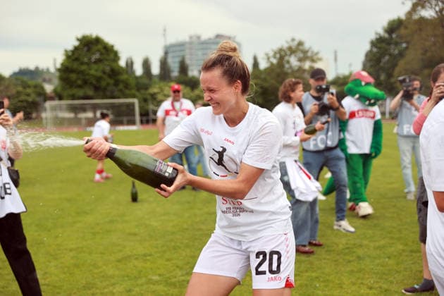 10.05.26 Frauen VfB Stuttgart - VfL Wofsburg II Deutschland, Stuttgart, 10.05.2026, Fussball, Frauen, 2. Bundesliga, Saison 2025 2026, VfB Stuttgart - VfL Wolfsburg II: Jana Beuschlein (VfB Stuttgart); Jubel Aufstieg.