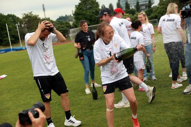 10.05.26 Frauen VfB Stuttgart - VfL Wofsburg II Deutschland, Stuttgart, 10.05.2026, Fussball, Frauen, 2. Bundesliga, Saison 2025 2026, VfB Stuttgart - VfL Wolfsburg II: Team Mannschaft Spielerinnen VfB Stuttgart Aufstieg Bundesliga Jubel Feier.