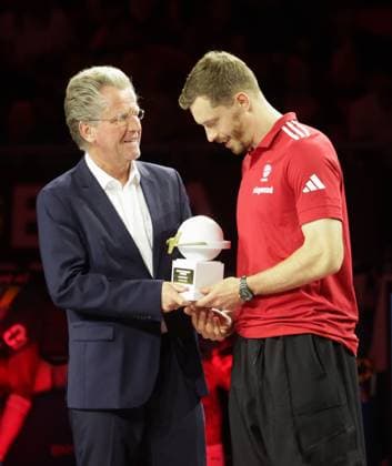 Bayerns Andreas OBST ist BBL - MVP. Basketball: Bayern - Oldenburg. Bundesliga, FC Bayern Basketball - EWE Baskets Oldenburg, 34.Spieltag, Saison 2025-2026, 10.05.2026, in Muenchen, B M W P A R K, Deutschland. Quelle Copyright Credit : Oryk HAIST