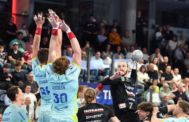 10.05.2026 - Handball - 1. Bundesliga DAIKIN HBL - Saison 2025 2026 - 31. Spieltag: HC Erlangen Metropolregion Nürnberg HCE - VfL Gummersbach - OGo - xogox - Stepan Zeman (66, VfL Gummersbach ) Tom Kiesler (30, VfL Gummersbach ) Antonio Metzner (27, HC Erlangen HCE )