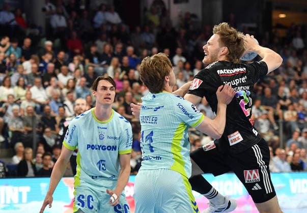 10.05.2026 - Handball - 1. Bundesliga DAIKIN HBL - Saison 2025 2026 - 31. Spieltag: HC Erlangen Metropolregion Nürnberg HCE - VfL Gummersbach - OGo - xogox - Mathis Häseler Haeseler (11, VfL Gummersbach ) Christopher Bissel (21, HC Erlangen HCE )