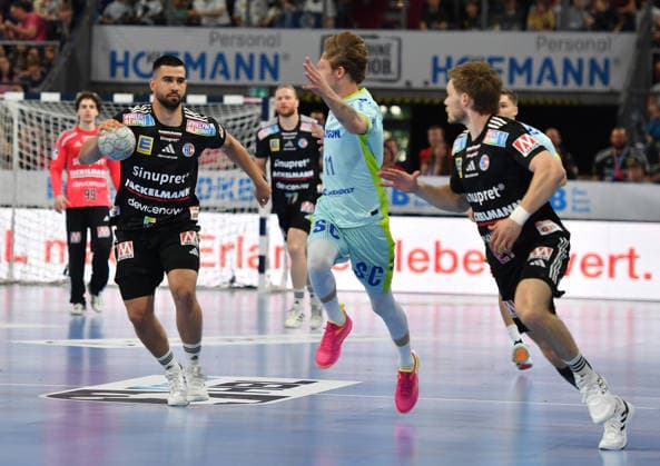 10.05.2026 - Handball - 1. Bundesliga DAIKIN HBL - Saison 2025 2026 - 31. Spieltag: HC Erlangen Metropolregion Nürnberg HCE - VfL Gummersbach - OGo - xogox - Milos Kos (5, HC Erlangen HCE ) Mathis Häseler Haeseler (11, VfL Gummersbach )