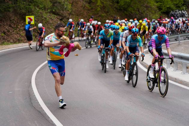 The pack rides during Stage 3 of the Giro d™Italia, from Plovdiv to Sofia, Bulgaria, Sunday, May 10, 2026.  Copyright: xFabioxFerrari LaPressex