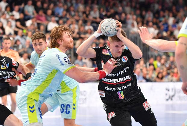 10.05.2026 - Handball - 1. Bundesliga DAIKIN HBL - Saison 2025 2026 - 31. Spieltag: HC Erlangen Metropolregion Nürnberg HCE - VfL Gummersbach - OGo - xogox - Tom Kiesler (30, VfL Gummersbach ) Sander Andreassen Overjordet ( 8, HC Erlangen HCE )