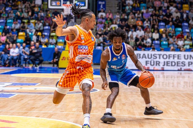 easyCredit Basketball Bundesliga BBL, Frankfurt am Main, Frankfurt Skyliners vs. Ratiopharm Ulm, Süwag Energie Arena Frankfurt am Main; 10.05.2026 easyCredit Basketball Bundesliga BBL, Frankfurt am Main, Germany - 10.05.2026: Isaiah Swope (Frankfurt Skyliners, 1) am Ball, Basketball Bundesliga, Spiel der Frankfurt Skyliners vs. Ratiopharm Ulm Süwag Energie Arena Frankfurt am Main Copyright: xBEAUTIFULxSPORTS Freudensteinx