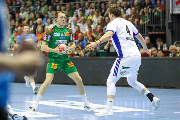 10.05.2026, xgox, Handball - Daikin HBL SC Magdeburg - Handball Verein Hamburg emspor, v.l. Felix Claar (Magdeburg, 7), Andreas Magaard (Hamburg, 4) Zweikampf, Duell, Kampf, tackle Magdeburg